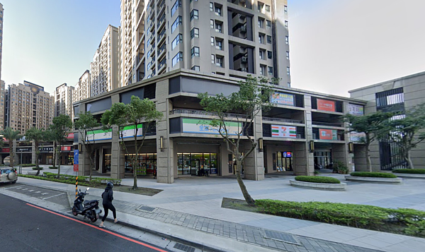 網友認為，重劃區一樓有店面的話，採買蠻方便。示意圖／翻攝自Google maps