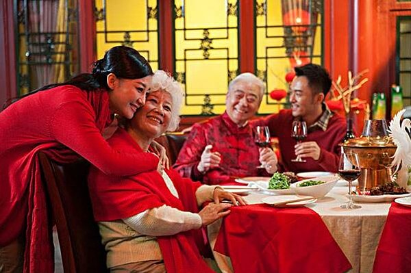 初二「回娘家」是已出嫁的女兒和娘家人團圓的日子。示意圖/維基百科