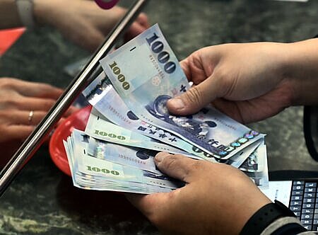 台灣是超額儲蓄非常領先的國家,但很大的金融獲利豐厚部分卻被其他國家的金融機構收割。圖∕本報資料照片