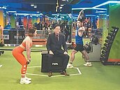 健身雙雄　掀年後搶人大戰