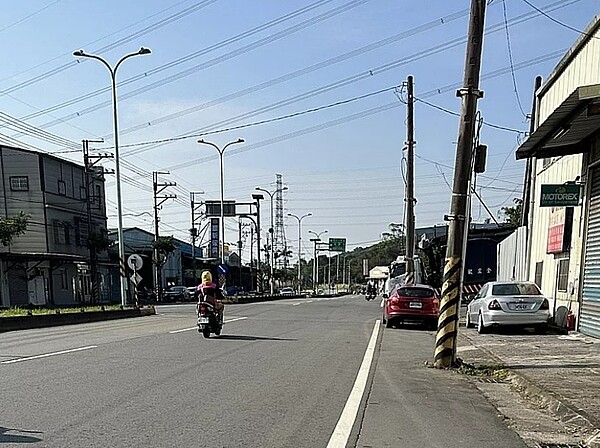 桃園市龜山區舊路里、楓樹里、大坑里等地，禁限建逾50年。圖為龜山區振興路／議員陳雅倫提供
