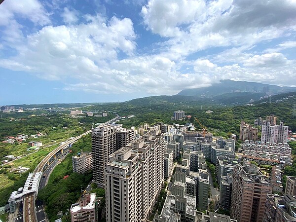 淡水憑藉著相對實惠的房價,吸引不少小資和首購族群入主,再加上交通建設的逐步到位,帶動淡水的預售交易占比。房市示意圖。圖/永慶房產集團提供