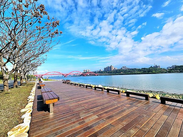 山、河、橋景色一覽無遺。圖/新北市高工處提供