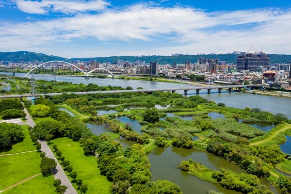 A、B區是江翠北側重劃區中綠地最多區域，也鄰近逾萬坪的環河河濱公園。圖／日安TOKYO提供

