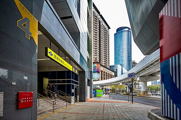 江翠北側AB區距離新板特區及板橋火車站近,可就近享有高鐵、捷運板南線、捷運環狀線、火車、國道客運的「五鐵共構」優勢。圖/日安TOKYO提供