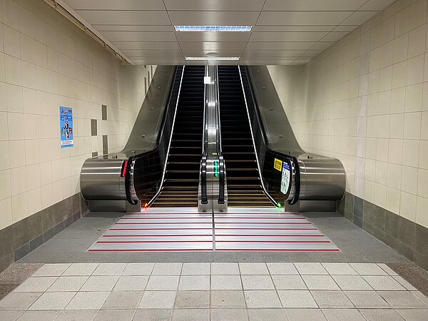 捷運三重站3號出口重啟雙向電扶梯。圖/台北捷運提供