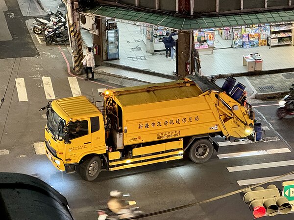 新北市環保局各區清潔隊7日加班收運。圖/新北市政府提供
