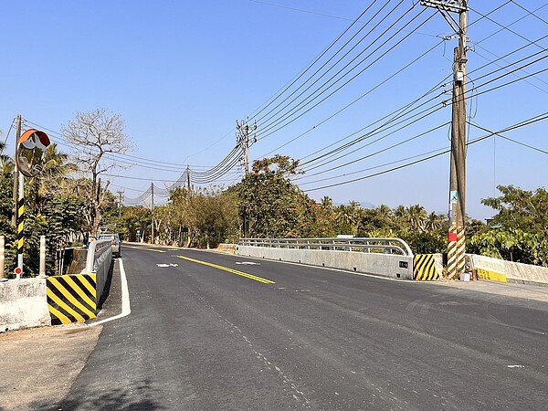 市181線月光一橋拓寬工程日前完工通車。圖／高雄市政府提供