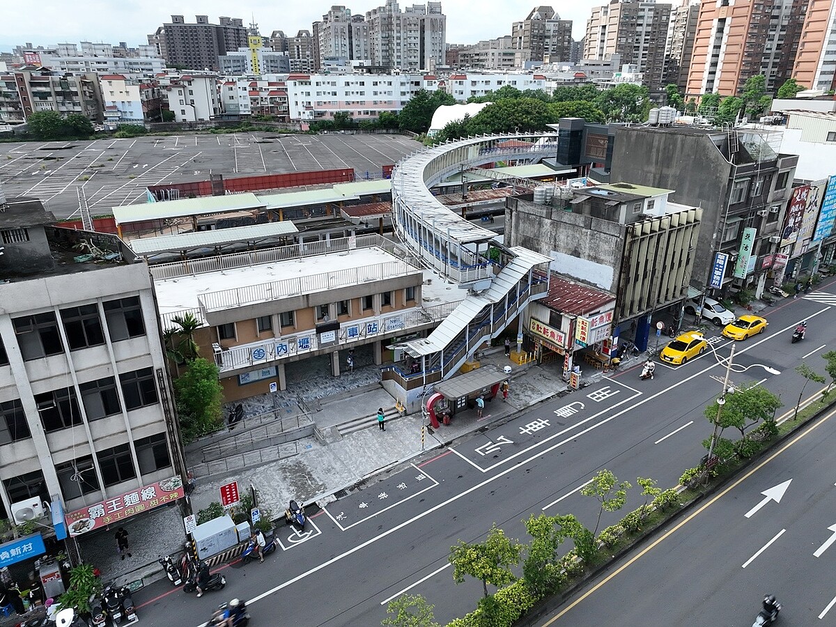 600萬買3房!桃園「房價凹陷區」夾2蛋黃中間 房仲曝1物件可大膽砍價 桃園鐵路地下化建設持續進展,內壢未來也將是備受矚目的一站;桃園市都發局江南志局長表示,內壢火車站地下化後,更加提高發展強度,並均衡前後站發展。圖/桃園市都發局提供
