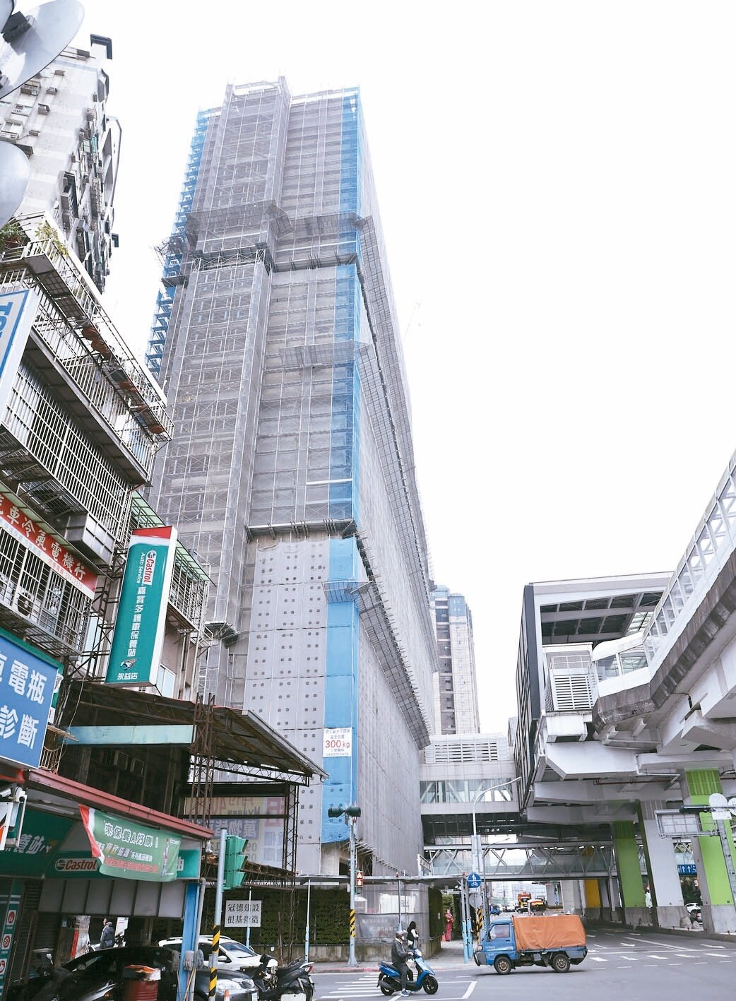 新北環狀線秀朗橋站捷運開發大樓，可以創造3千個就業機會。記者侯永全／攝影 