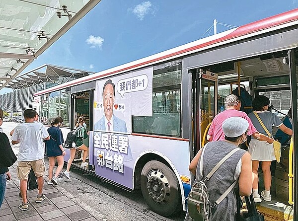 公車駕駛人員難找,各客運透過調薪、改善工作環境,盼吸引更多人投入。圖/記者葉德正攝影