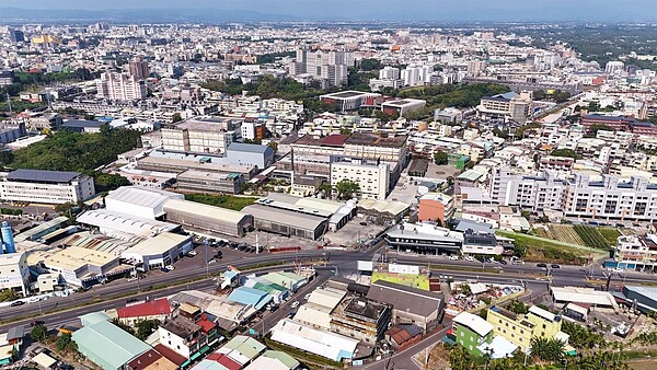 非七都誰漲最兇?「這縣市」中古屋5年狂飆36%居冠 超車基隆 近5年屏東縣中古屋總價中位數漲幅高達36.3%,漲幅驚人。房市示意圖/永慶房產集團提供