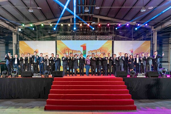 永慶加盟四品牌中區尾牙豪砸近2千萬、在台中國際展覽館席開620桌。圖/永慶房產集團提供