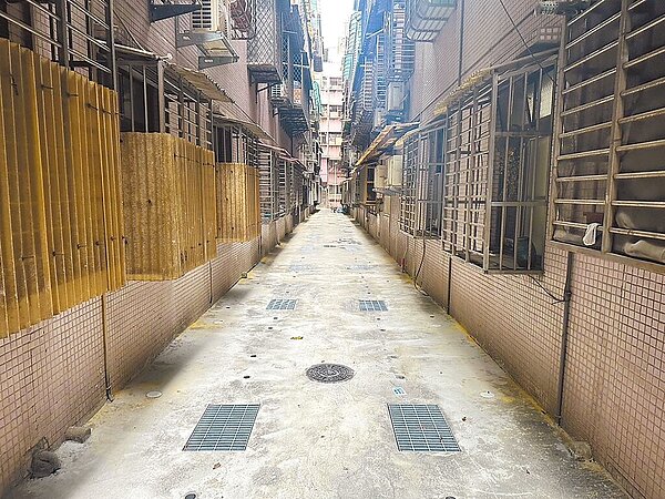 新北市水利局表示,土城順風路後巷於7日前已完成汙水接管。(新北市水利局提供/陳慰慈新北傳真)