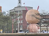 龍年主燈亮相不到一周就變黑？　竹市府解釋：材質問題