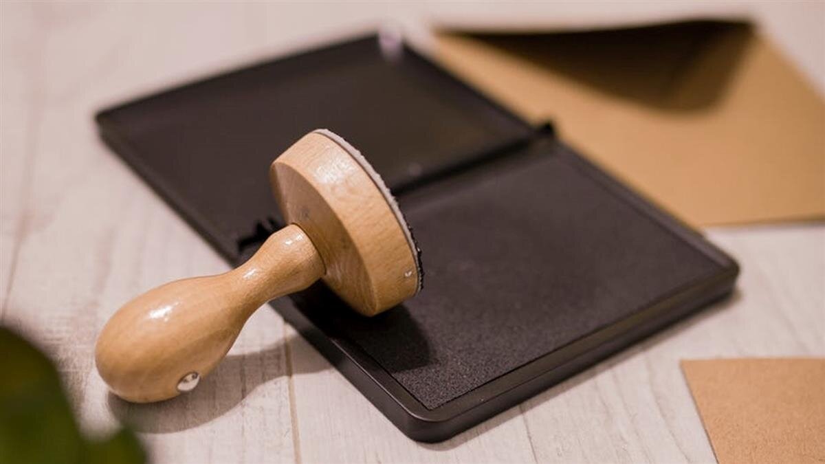 ▼客戶在印鑑證明上註記要拋棄某建物的繼承權。（圖／翻攝自<a href="https://www.pexels.com/zh-tw/" data-cke-saved-href="https://www.pexels.com/zh-tw/" target="_blank"><span style="color:#000000;">pexels</span></a>）