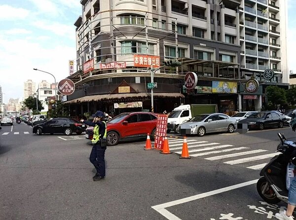 高雄市交通大隊公布春節期間12處風景區交管事項,籲民眾避開交通易壅塞的地點及時段。圖/高雄市交通大隊提供