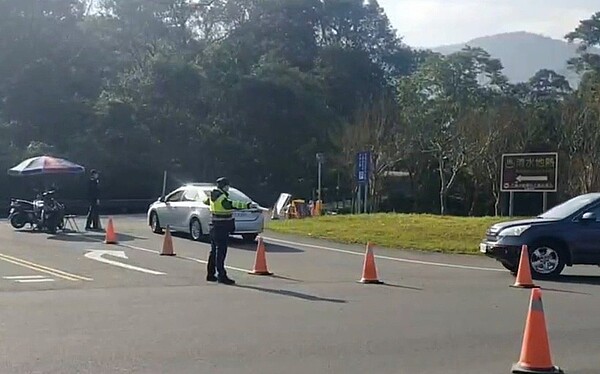 蘇花路廊車流今天上午順暢，警方現場交通管制。圖／宜蘭縣警局提供