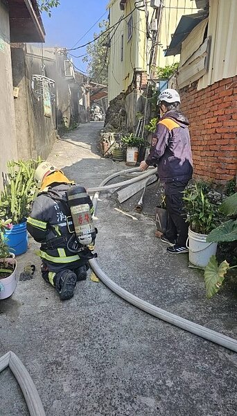 高雄左營大年初三發生一名獨居男子命喪火窟。圖／記者蔡世偉翻攝
