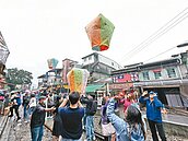 天燈吸人潮錢潮　生態問題誰扛？