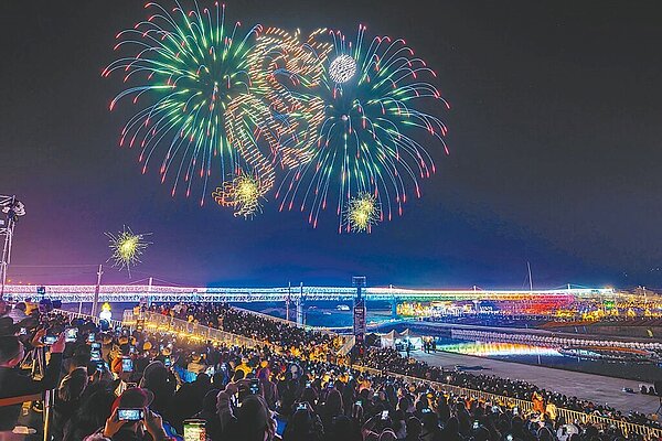 南投燈會「融耀.宜居城市」自2月3日開幕以來,吸引超過210萬人次參觀。圖/南投縣政府提供