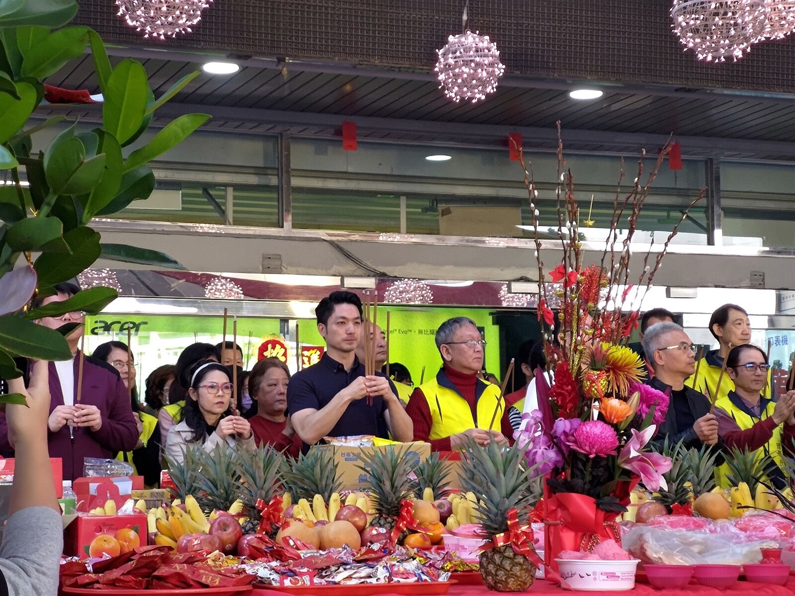 台北市長蔣萬安今天出席光華商場開工團拜。記者林麗玉／攝影 