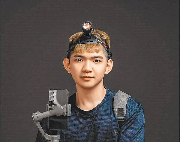 網紅「晚安小雞」陳姓男子在柬埔寨直播稱遭詐騙園區搶劫，我刑事局14日證實，陳姓網紅被柬警逮捕，原因是涉嫌散布不實訊息。（取自臉書）