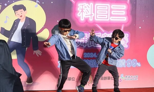 引起「舞統」議論的台北市寧夏夜市「科目三舞蹈競賽」日前照常舉行,參賽選手全力舞蹈,爭取佳績。圖/聯合報系資料照片