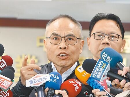 年代旅遊富國島丟包事件持續延燒,品保協會理事長張永成怒斥年代旅遊「莫名其妙」,若不妥善處理揚言「出會」。(劉宗龍攝)