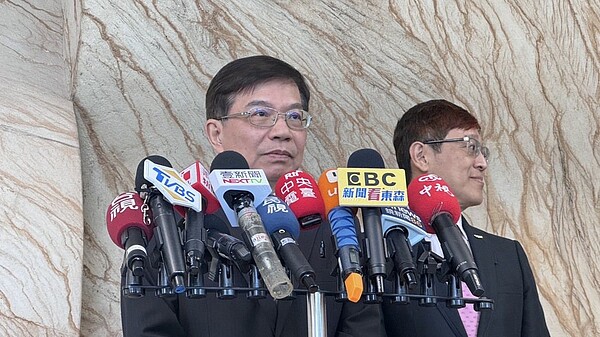 交通部長王國材表示,觀光署已經很積極在調查年代旅遊案,因為怕它現在又繼續出團。聯合報資料照片