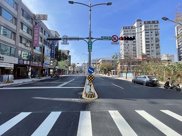 華夏路近日翻新完成。圖/高雄市政府提供