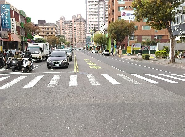 華夏路翻新前。圖/高雄市政府提供