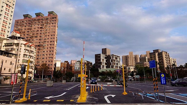 淡水沙崙段停車場2/19中午起啟用。圖/新北市政府提供