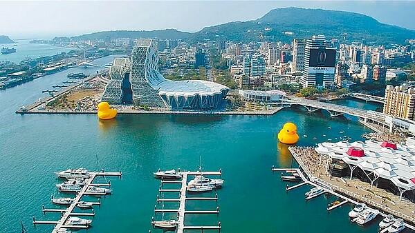 高雄市觀光局宣布推出期間限定愛河灣24小時4K即時影像。圖/高市府觀光局提供