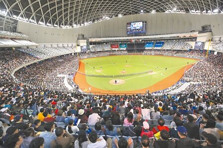 
台灣去年舉辦亞洲棒球錦標賽，黃牛猖獗，民眾搶不到票，警方嚴抓黃牛，但因法官見解分歧，裁處結果不一。此為示意圖。（本報資料照片）
