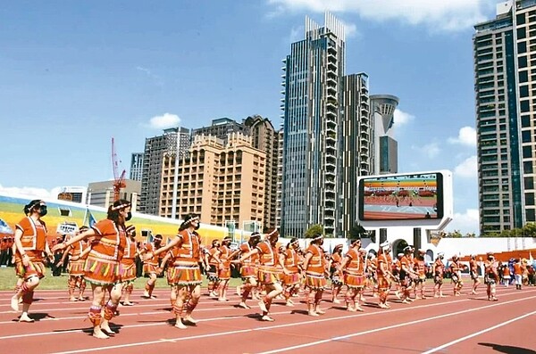 新北市府研擬開放板橋第一運動場、新莊體育館等運動場館作為藝文展演使用。圖／聯合報資料照片
