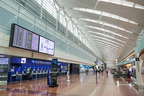 日本羽田機場和大阪國際機場將實施電子化通關，未來入境時間有望縮短在1分鐘內。圖為羽田機場。圖／維基百科