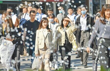 通膨橫掃全球,2023年消費者物價指數(CPI)年增率2.5%創下15年新高,吃掉辛苦打拚的薪資漲幅。此為示意圖。(本報資料照片)