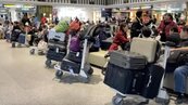 霧鎖金門影響23航班…上千人滯留機場晚間還在等　民宿全滿尷尬了