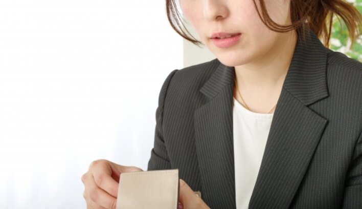 ▼原PO指出,女方有辦法支付頭期款,但婆婆不打算讓女方先出錢,就是在盤算婚前財產(示意圖/photoAC)