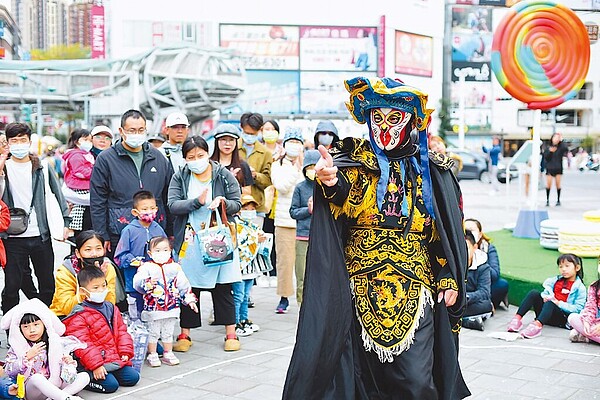 針對新北市2023年街頭藝人展演場域共計49處無人使用的情況,文化局回應將持續精進檢討,以增進街頭藝人工作機會。(新北市文化局提供/呂健豪新北傳真)