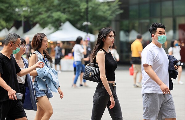 今天白天天氣穩定，暖熱如夏，台南飆高到快38度。聯合報系資料照