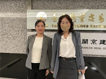 
晶悅發言人夏美足及相關主管21日前往櫃買中心召開重訊說明會。圖∕蔡惠芳
