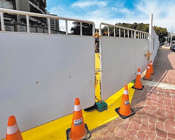 桃園市中壢區星河公園人氣高，卻因執行修繕工程遲未開放引發民怨，中壢區公所稱是因廠商施工受氣候因素延宕，預計3月中可重新開放。（謝美英提供／呂筱蟬桃園傳真）