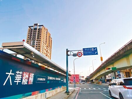 
高鐵台中站前預售住宅大樓具有「出站即到家」的優勢，吸引以高鐵作為通勤工具的商務人士、高科技族群埋單。圖∕曾麗芳
