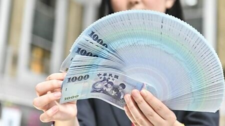 新台幣本周狂貶1.85角,創近五周最大貶幅,周線已連三黑。圖∕本報資料照片