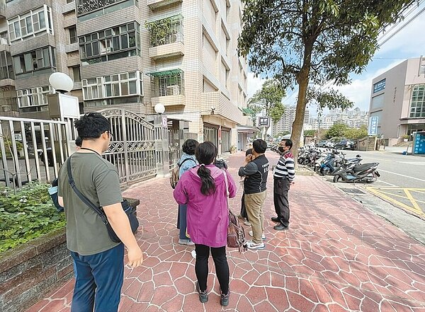 桃園中壢1處社區盼增設YouBike站點,因屬法定退縮空間,經相關單位協調,有條件同意設站。圖/市議員彭俊豪提供