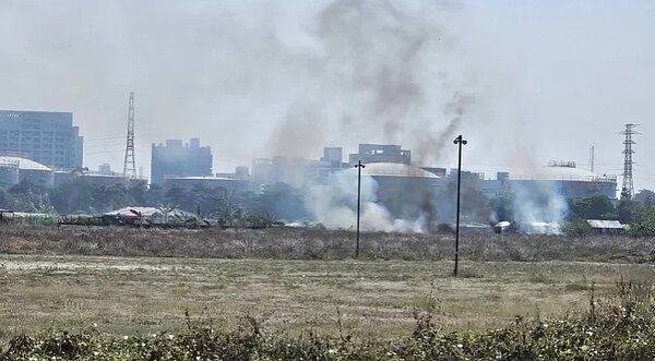 台糖協業出租農場發生大面積雜草火警。圖／記者古和純翻攝
