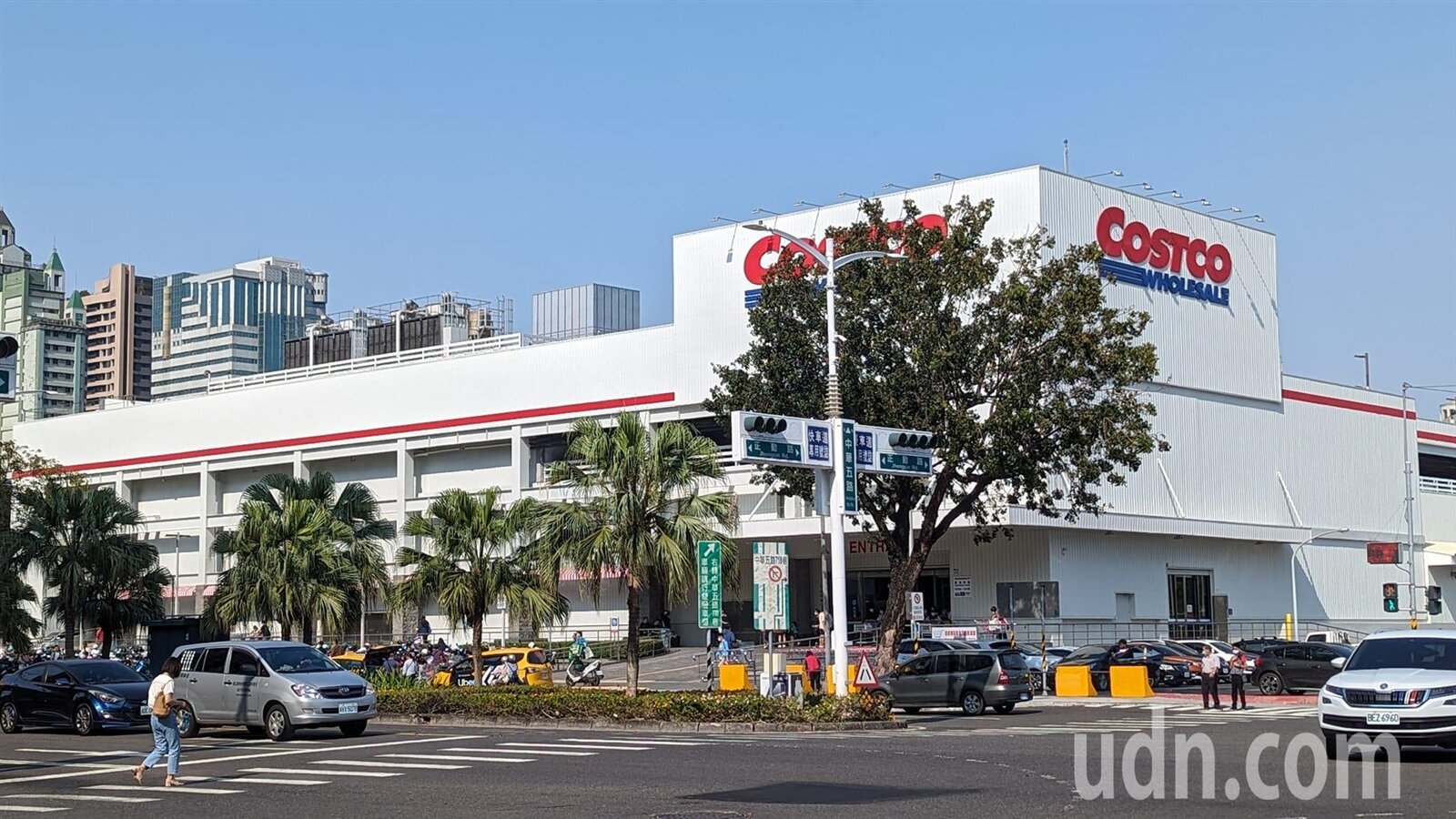 位於高雄市中華路的好市多高雄店1997年設立,是全台第一家。 記者潘奕言/攝影