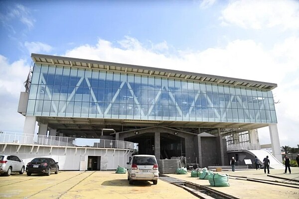 花蓮縣政府推動陽光電城轉型,爭取經費投入上億元施工,預計8月完工,將轉型為原住民文創產業基地,委外營運。圖/縣府提供